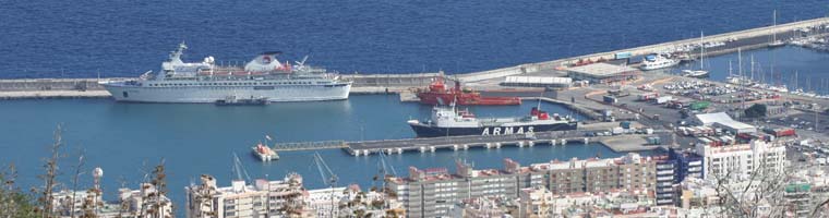 Teneriffa - Blick auf den Passagierhafen und Fährhafen von Santa Cruz de Tenerife