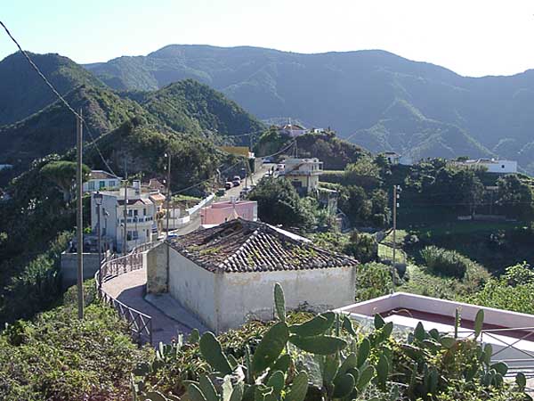 Blick auf die Dorfstraße von Taborno - Teneriffa