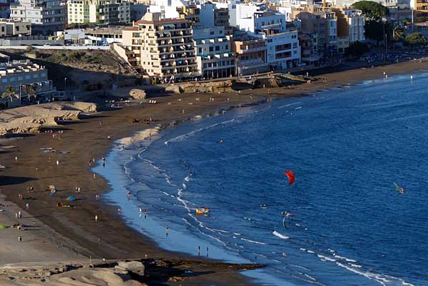 Blick vom Montaña Roja auf den Surferstrand von El Medano Teneriffa - Playa del Médano