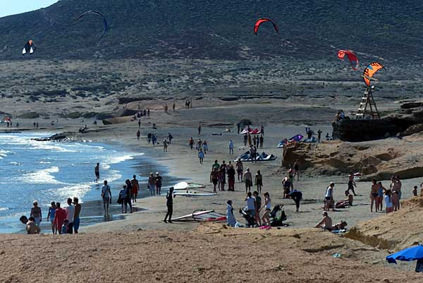 Kitesurfer an der Playa del Médano Teneriffa - Playa del Médano - Paradies für Kitesurfer