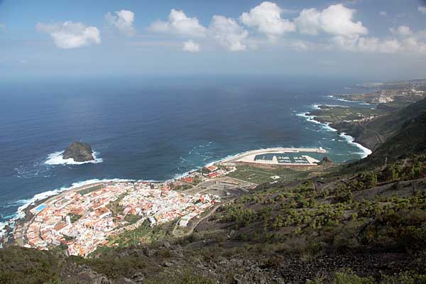 Blick vom Mirador de Garachico - Ort und neuer Hafen
