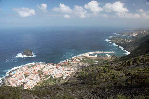 Blick vom Mirador de Garachico - Ort und neuer Hafen