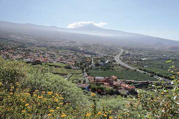 Blick über das Orotavatal zum Teide