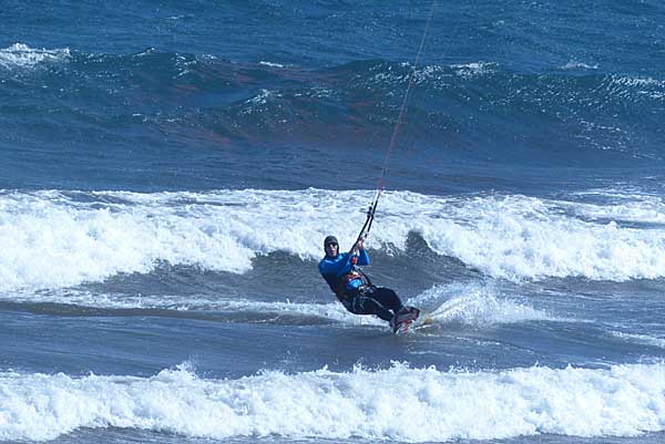 Hart am Wind: Kitesurfer auf Teneriffa Teneriffa - Playa del Médano - Kitesurfer
