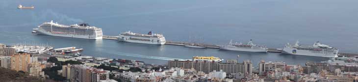 Schiffe im Kreuzfahrthafen Santa Cruz de Tenerife