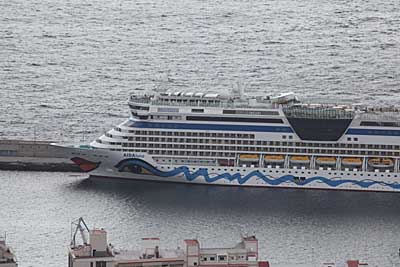 AIDAluna im Kreuzfahrthafen Santa Cruz de Tenerife
