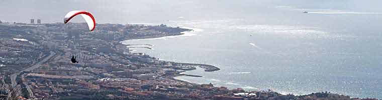 Gleitschirmflieger über der Costa Adeje - Teneriffa
