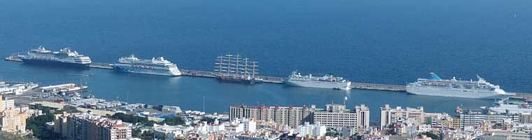 5 Schiffe im Kreuzfahrthafen Santa Cruz de Tenerife