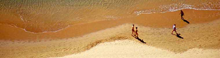 Teneriffa - Strandwanderer am Teresitasstrand